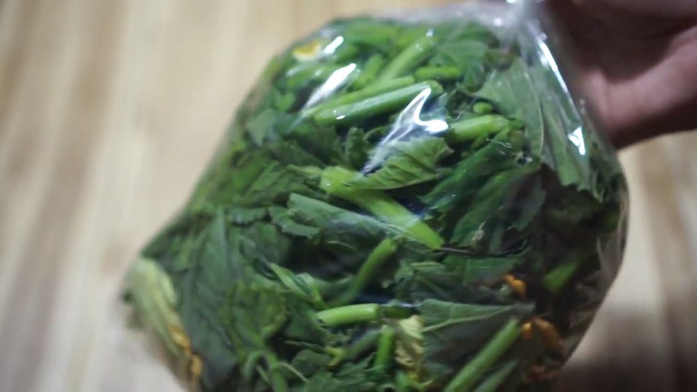 Trik membersihkan daun pucuk labu kuning agar empuk, tidak bikin gatal, dan warnanya tetap hijau