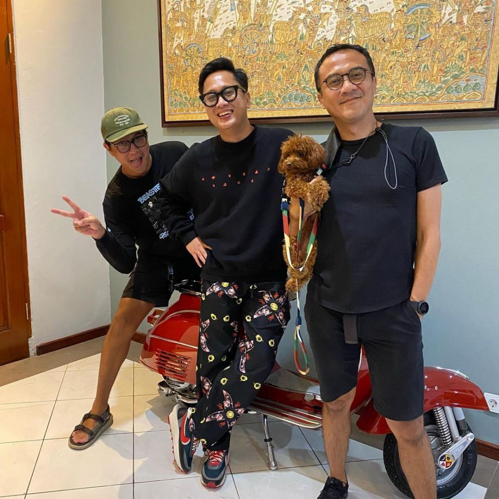 Agnez Mo host Tralala Trilili Fery Iskandar © berbagai sumber Agnez Mo host Tralala Trilili Fery Iskandar © berbagai sumber