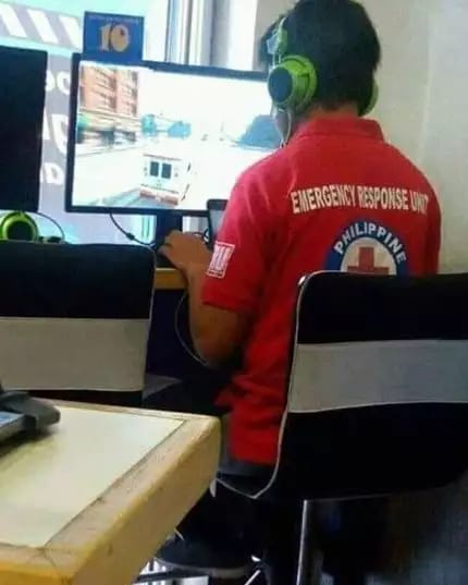 11 potret kocak orang saat main game © berbagai sumber 11 potret kocak orang saat main game © berbagai sumber