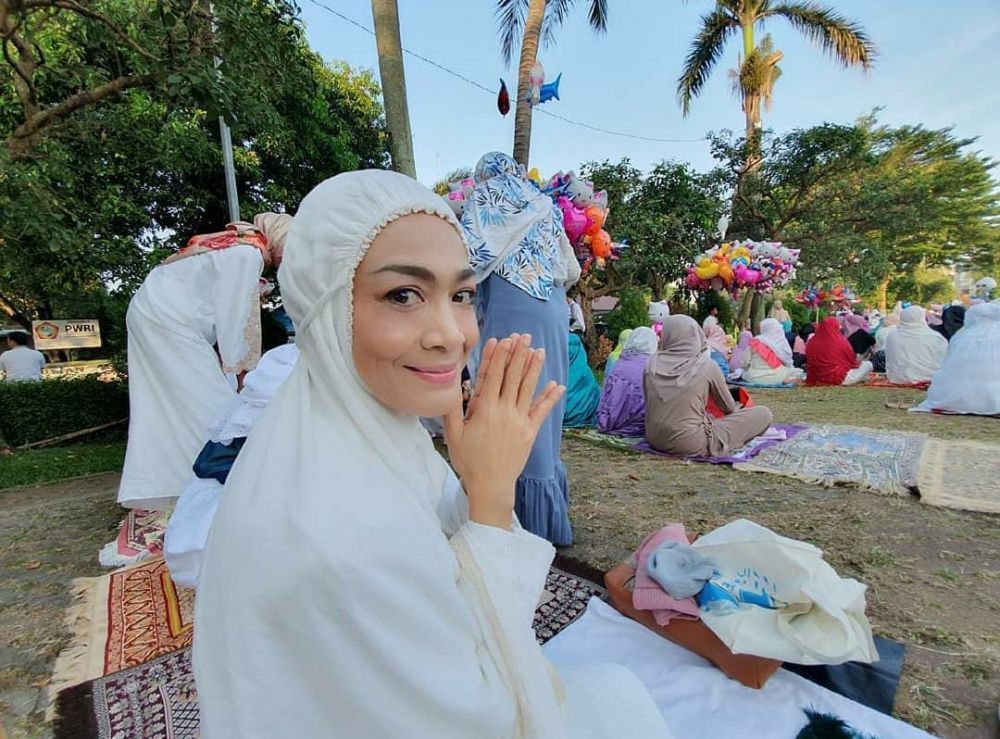 Presenter Dewi Hughes Istimewa