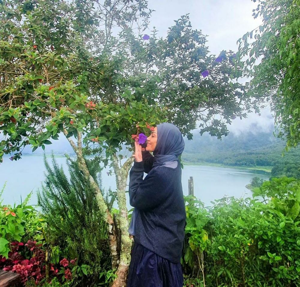 Presenter Dewi Hughes Istimewa