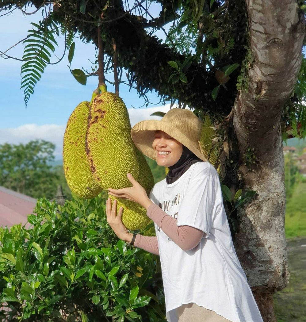 Presenter Dewi Hughes Istimewa