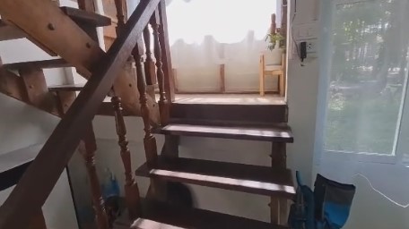 rumah kayu tampak mau roboh © TikTok/@pakornbuayam rumah kayu tampak mau roboh © TikTok/@pakornbuayam