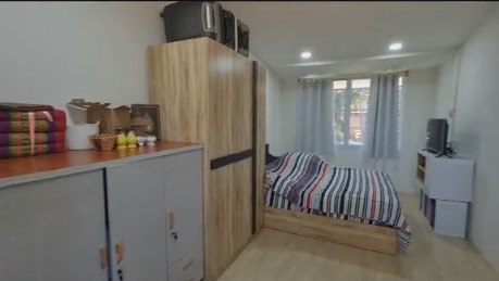 rumah kayu tampak mau roboh © TikTok/@pakornbuayam rumah kayu tampak mau roboh © TikTok/@pakornbuayam