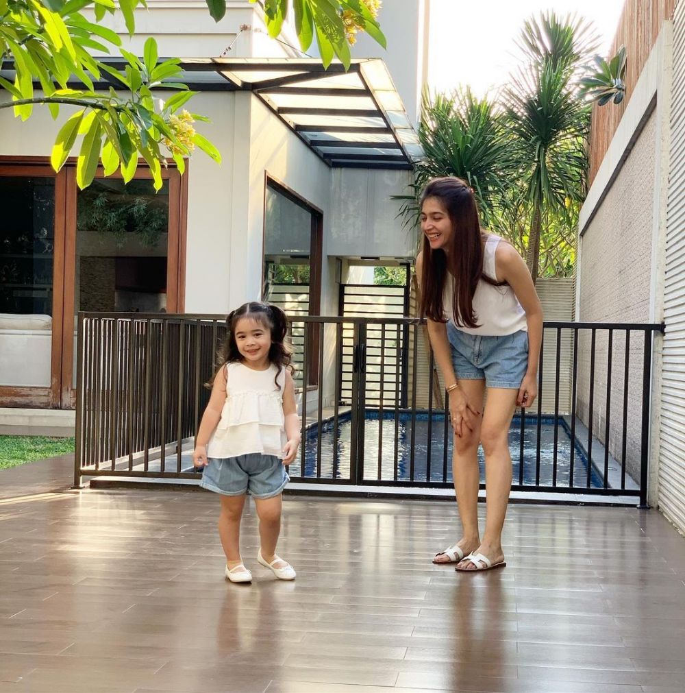 finalis gadis sampul kini jadi ibu rumah tangga © berbagai sumber