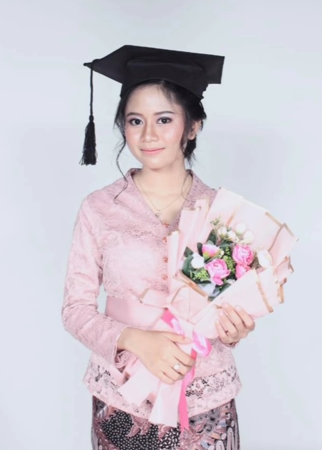momen sus rini dampingi anak wisuda © berbagai sumber momen sus rini dampingi anak wisuda © berbagai sumber