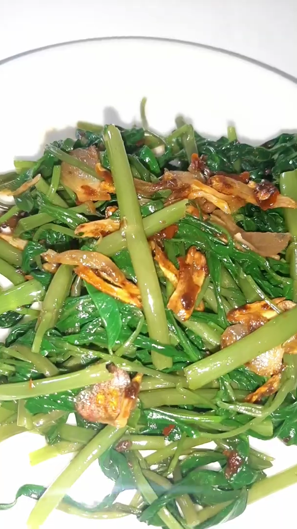Pakai 1 bahan dapur, ini trik masak tumis kangkung agar makin nikmat dan tetap hijau tak berubah hitam