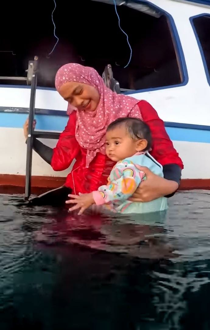 Moana ikut main jetski Istimewa