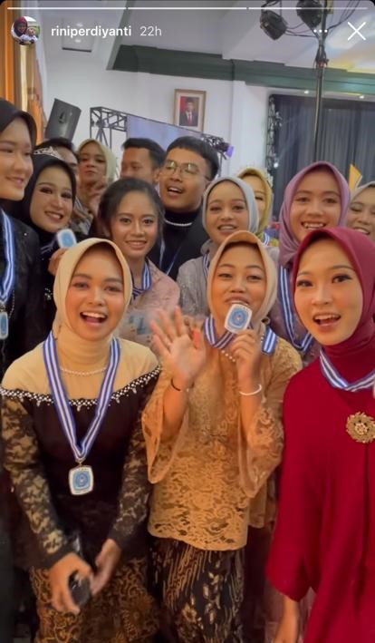 potret anak sus rini baru lulus SMA © berbagai sumber