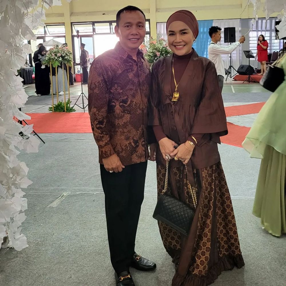 gaya heboh umi kalsum pakai perhiasan © berbagai sumber gaya heboh umi kalsum pakai perhiasan © berbagai sumber