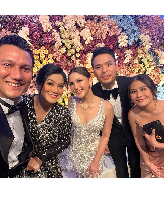 Christian Titi kondangan bareng © Instagram