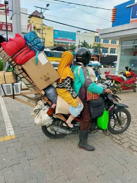ojek online bawa barang kayak mudik © berbagai sumber ojek online bawa barang kayak mudik © berbagai sumber