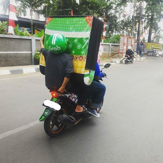 ojek online bawa barang kayak mudik © berbagai sumber ojek online bawa barang kayak mudik © berbagai sumber