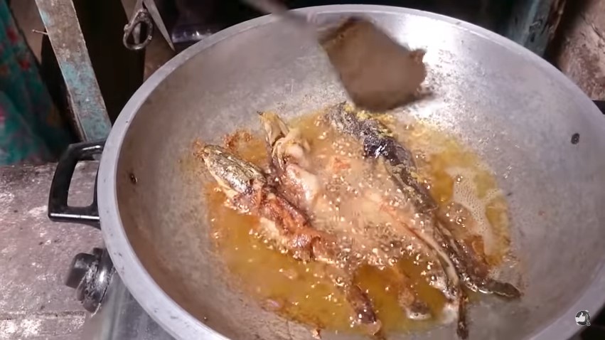 Trik goreng ikan lele supaya gurih sampai ke dalam, tak hancur, dan renyah meski tanpa tepung
