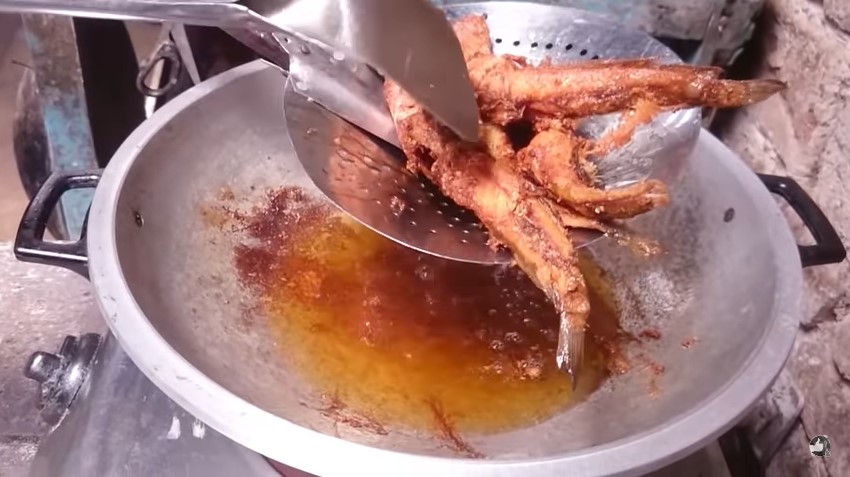 Trik goreng ikan lele supaya gurih sampai ke dalam, tak hancur, dan renyah meski tanpa tepung