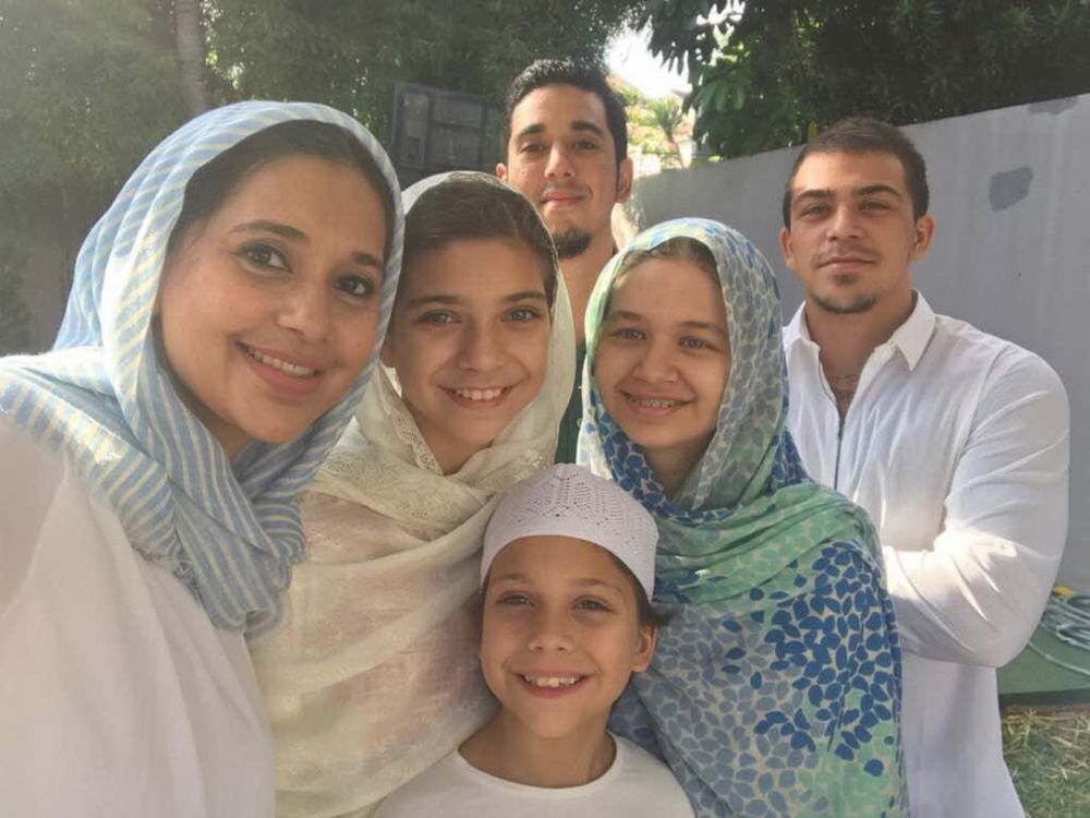 seleb yang dikaruniai anak lebih dari 5 © berbagai sumber