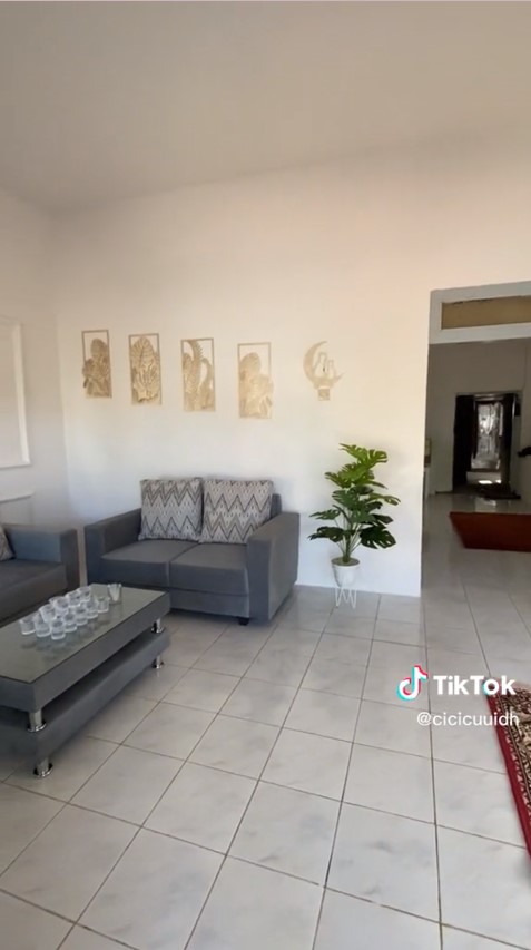 renovasi rumah kakek tetap vintage © TikTok/@cicicuuidh renovasi rumah kakek tetap vintage © TikTok/@cicicuuidh