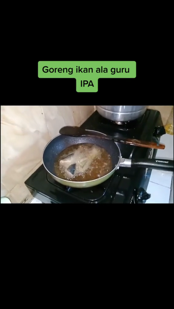 Bukan ditambah jahe atau terigu, ini trik goreng ikan agar garing dan minyak tidak meletup
