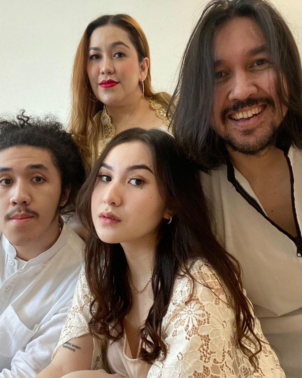 momen vokalis band bareng anak gadisnya © berbagai sumber