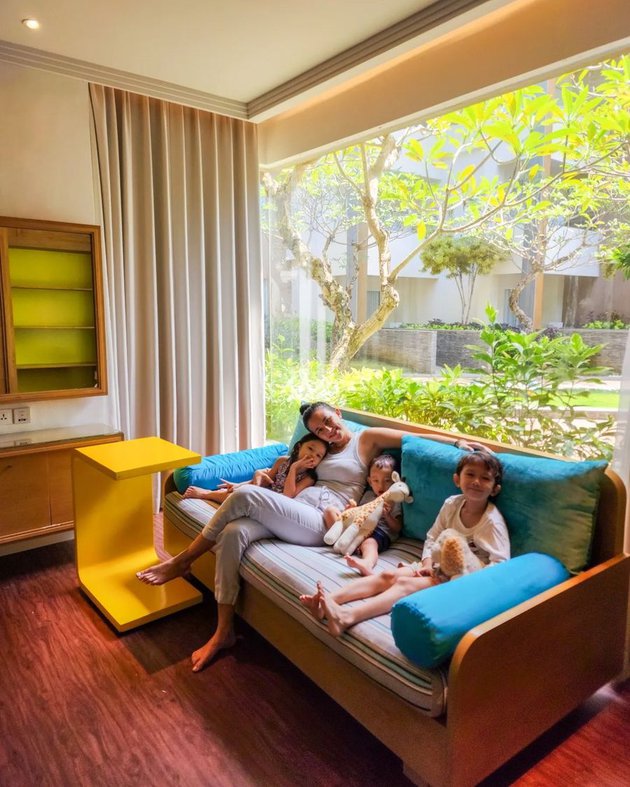 Dahlia Poland momong tiga anak © Instagram