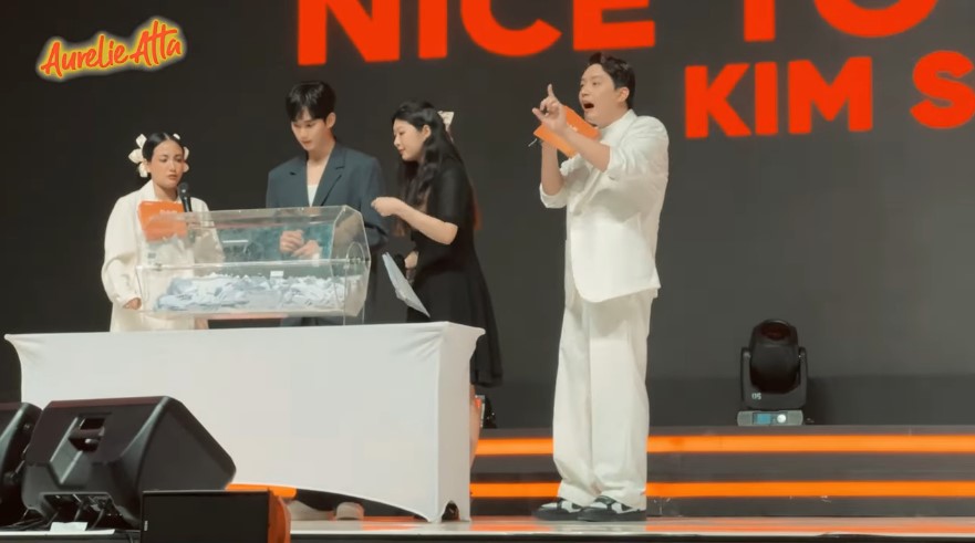 Aurel fan meeting Kim Soo-hyun © berbagai sumber Aurel fan meeting Kim Soo-hyun © berbagai sumber