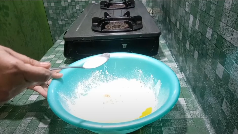 Bukan pakai baking soda, ini trik agar adonan pisang goreng kipas renyah tahan lama