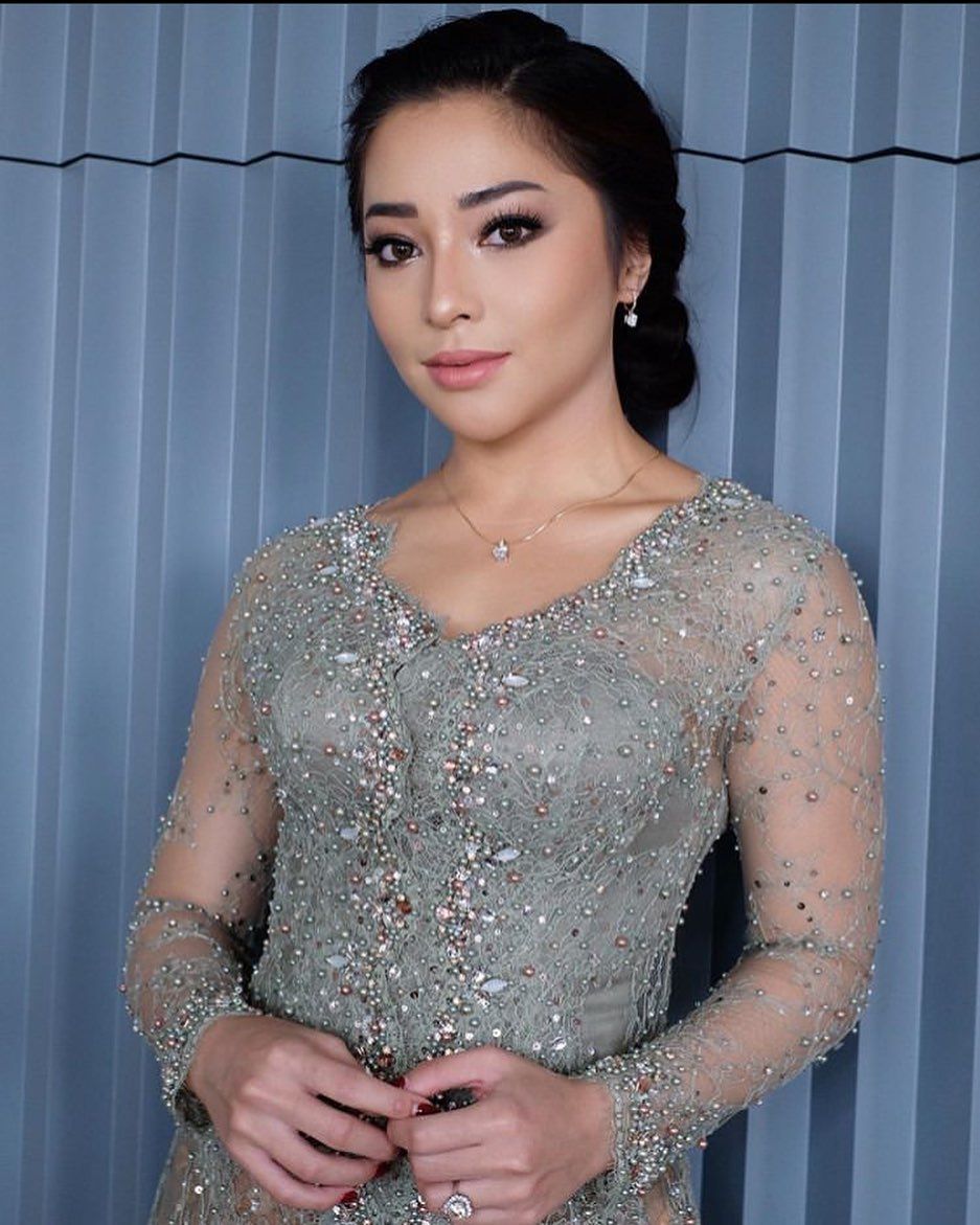 Gaya Nikita Willy hadiri kondangan © berbagai sumber Gaya Nikita Willy hadiri kondangan © berbagai sumber