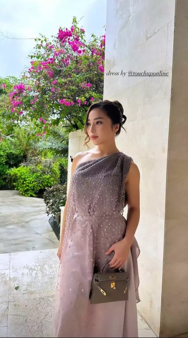 Gaya Nikita Willy hadiri kondangan © berbagai sumber