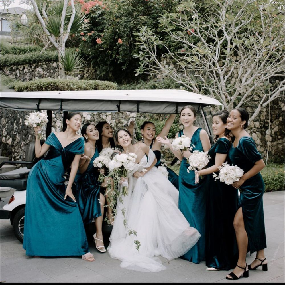  gaya seleb bareng bridesmaid di pernikahan © berbagai sumber