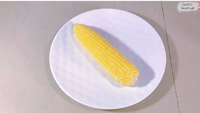 Tanpa perlu dipotong, ini trik cepat memipil jagung agar hasilnya utuh dan tak hancur