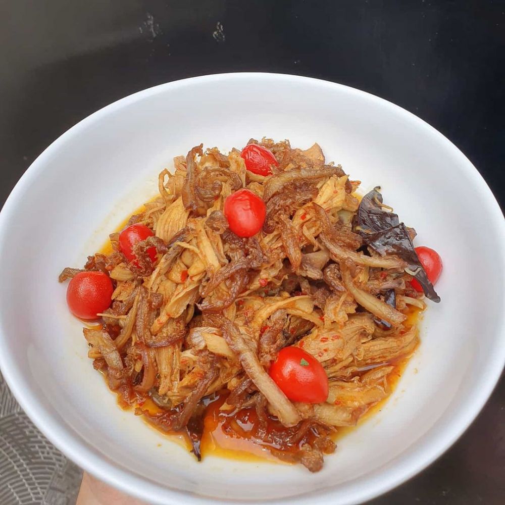 11 Resep olahan ayam suwir kecap, simpel, nikmat, dan mudah ditiru