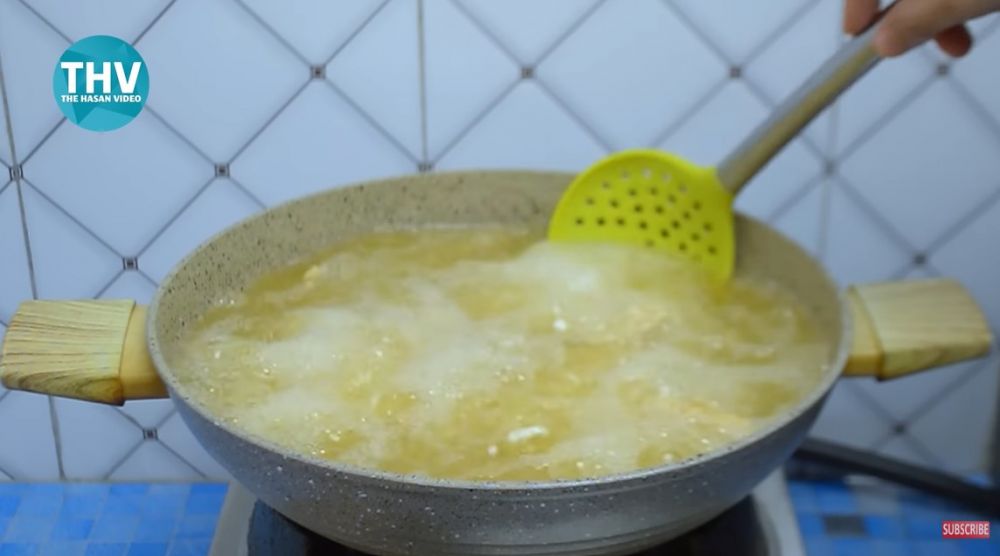 Trik agar minyak goreng tak berbusa dan tetap jernih saat dipanaskan, jangan asal pakai spatula