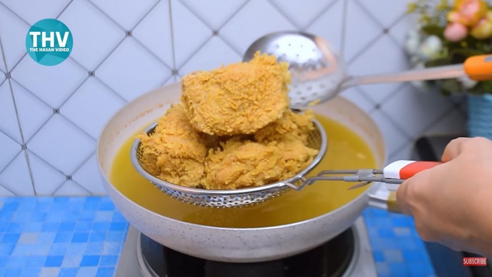 Trik agar minyak goreng tak berbusa dan tetap jernih saat dipanaskan, jangan asal pakai spatula