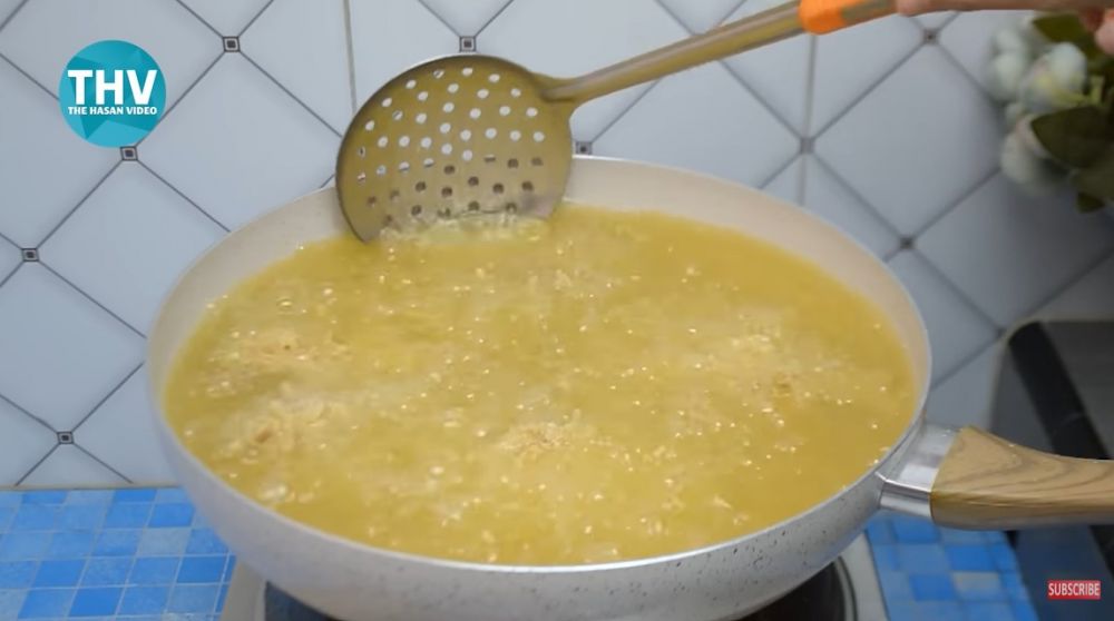 Trik agar minyak goreng tak berbusa dan tetap jernih saat dipanaskan, jangan asal pakai spatula