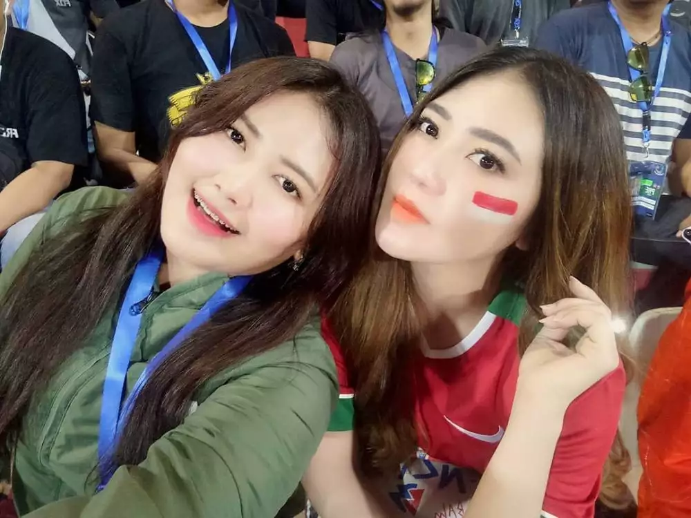 potret via vallen dan mella rossa © Instagram/@ellarose_me