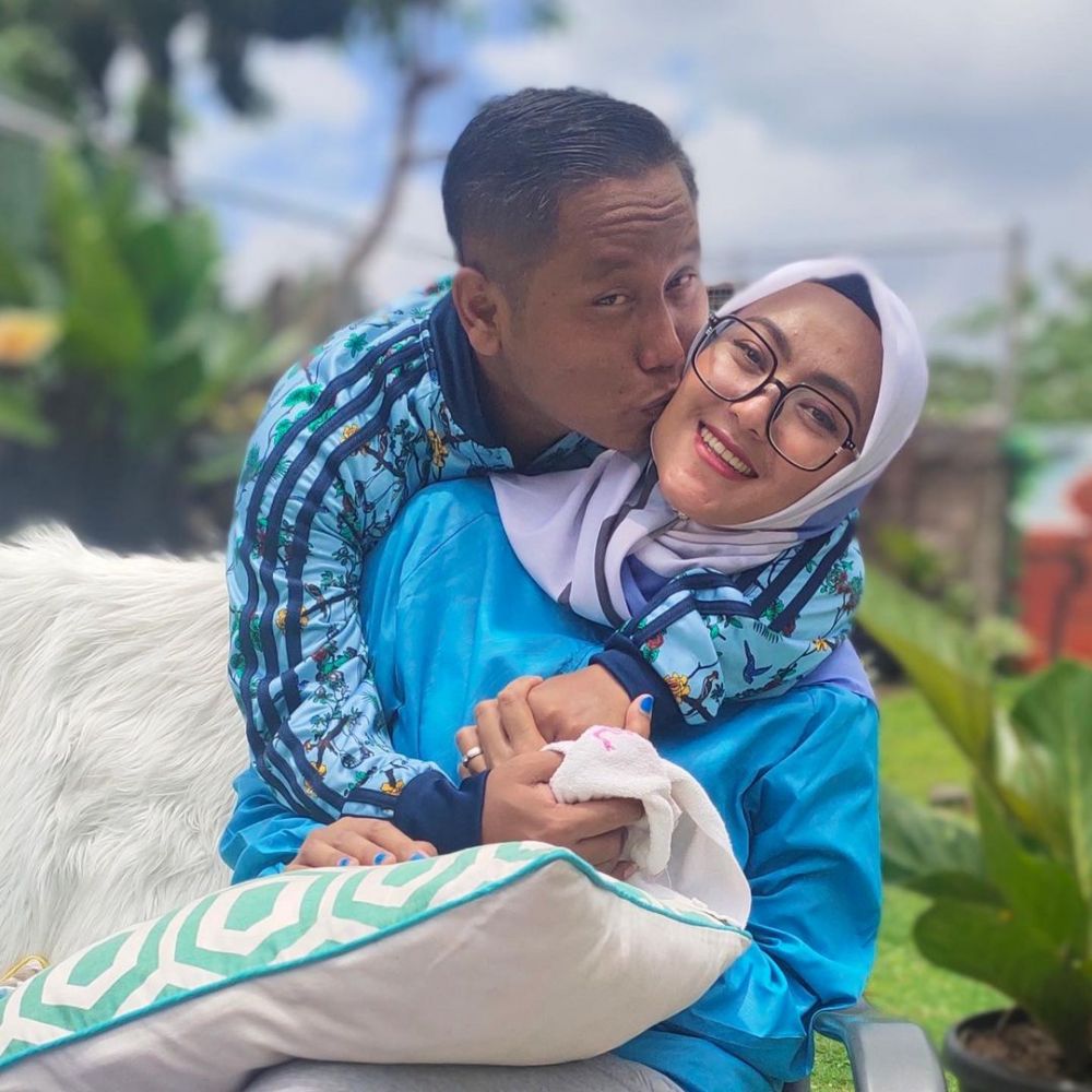potret mesra narji dan istri © berbagai sumber
