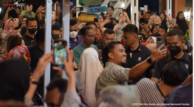 jokowi pesta durian © berbagai sumber