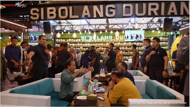 jokowi pesta durian © berbagai sumber