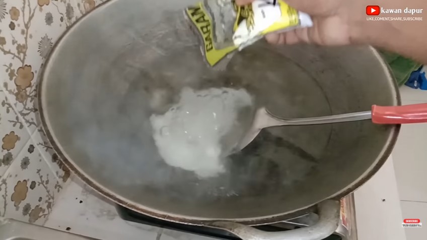 Bantu irit duit belanja, ini trik sederhana bikin kecap asin sendiri cuma pakai 3 bahan
