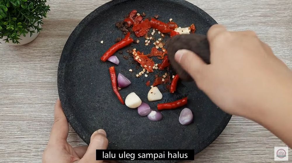 Tanpa beras atau bumbu khusus, ini cara masak nasi goreng kampung rendah kalori