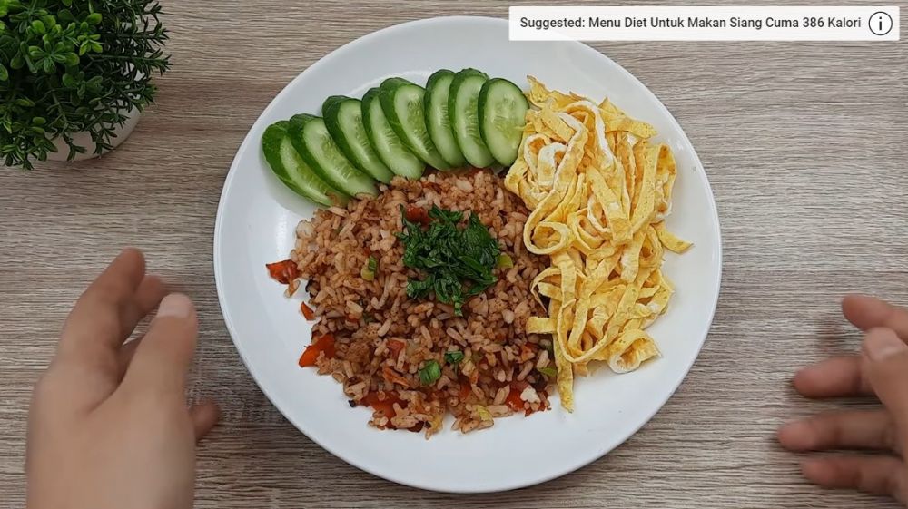 Tanpa beras atau bumbu khusus, ini cara masak nasi goreng kampung rendah kalori