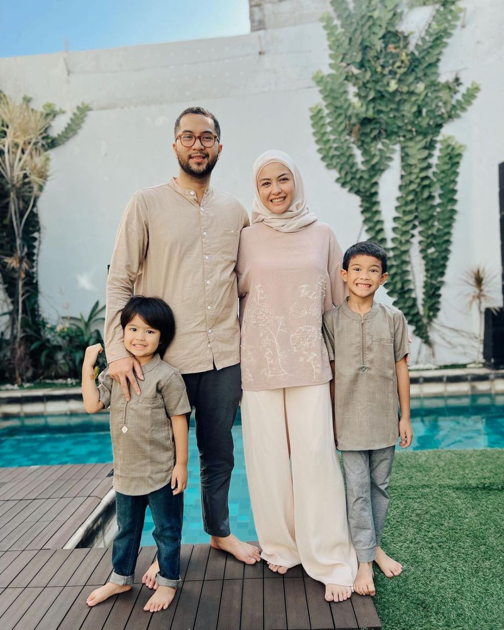 potret mesra revalina s temat dan suami © instagram