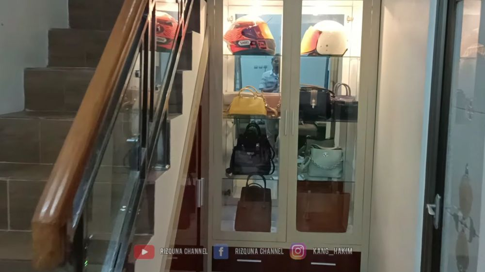 penjual cilok bangun rumah rp 1 miliar © berbagai sumber penjual cilok bangun rumah rp 1 miliar © berbagai sumber