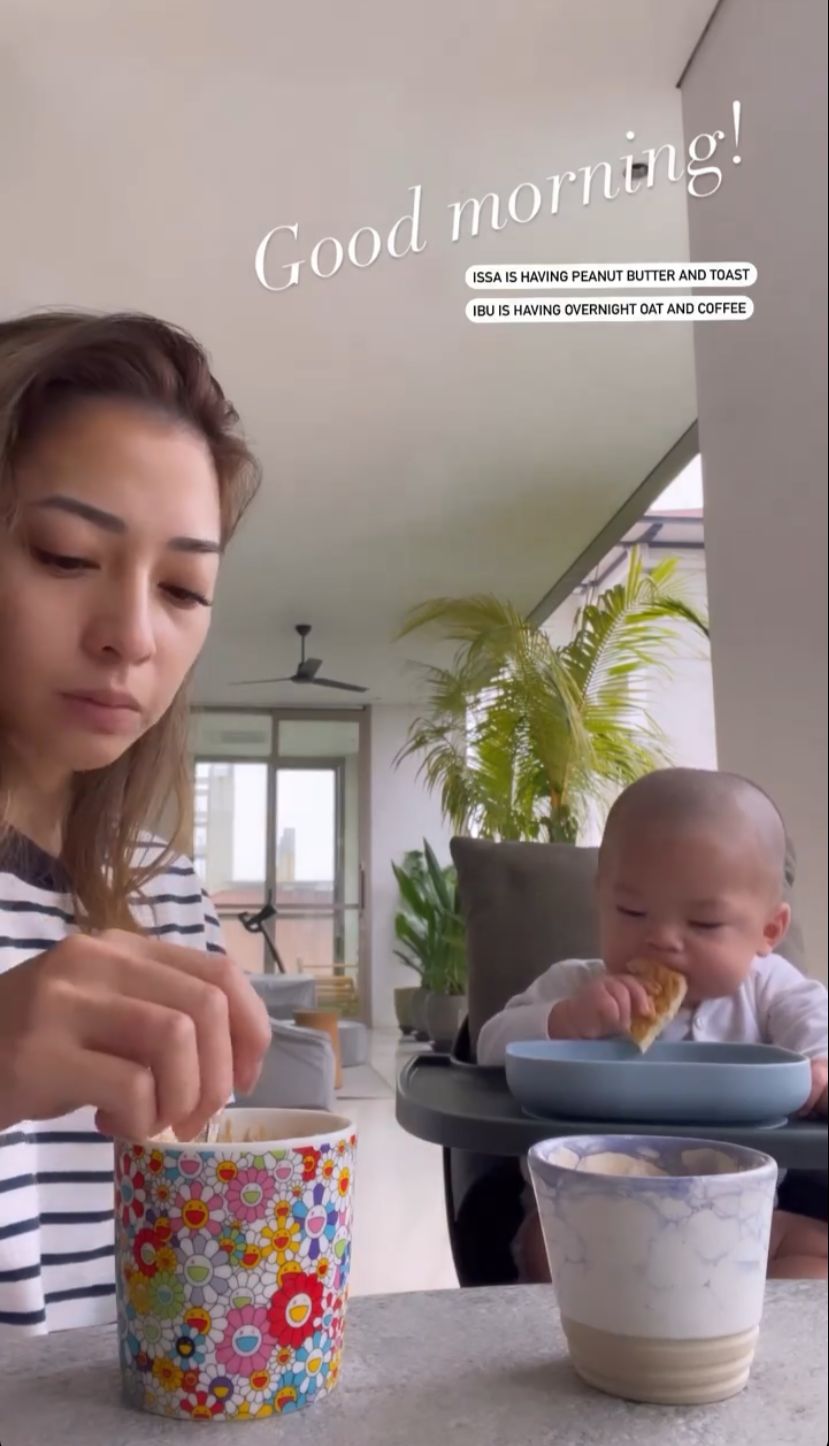 kesederhanaan nikita willy asuh buah hati  © berbagai sumber