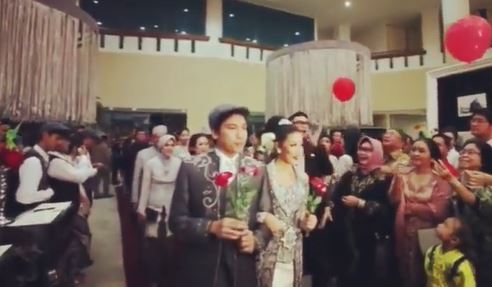 Intip potret lawas pernikahan Desta dan Natasha Rizki © 2023 brilio.net Intip potret lawas pernikahan Desta dan Natasha Rizki © 2023 brilio.net