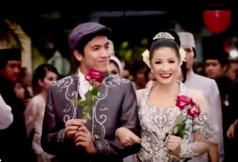 Intip potret lawas pernikahan Desta dan Natasha Rizki © 2023 brilio.net Intip potret lawas pernikahan Desta dan Natasha Rizki © 2023 brilio.net