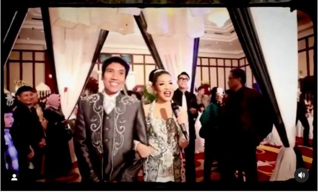 Intip potret lawas pernikahan Desta dan Natasha Rizki © 2023 brilio.net Intip potret lawas pernikahan Desta dan Natasha Rizki © 2023 brilio.net