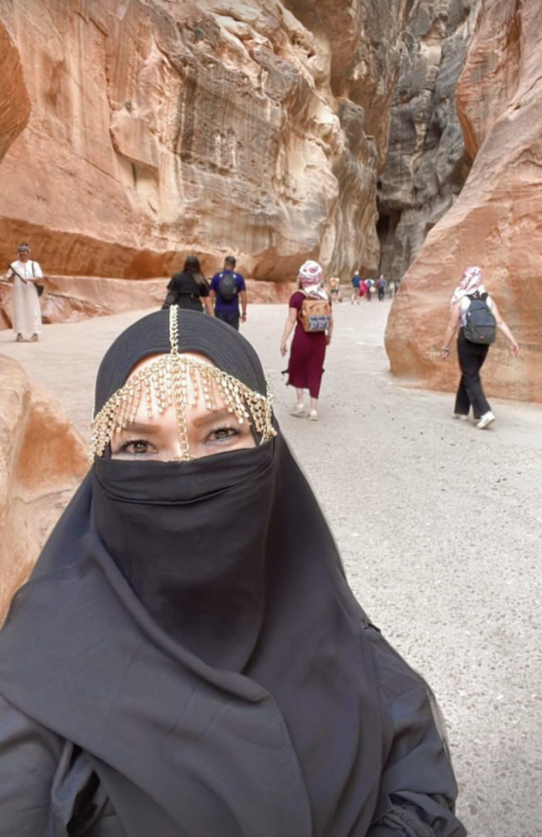 Momen ibu Ayu Ting Ting liburan ke Timur Tengah © Instagram