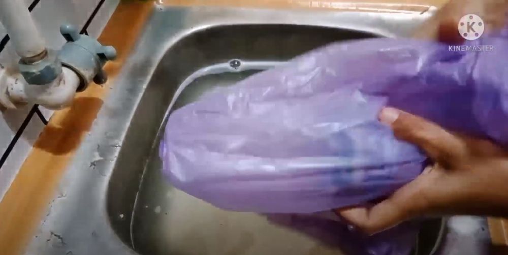 Cara ampuh mengatasi wastafel terlanjur mampet, praktis pakai 2 limbah dapur