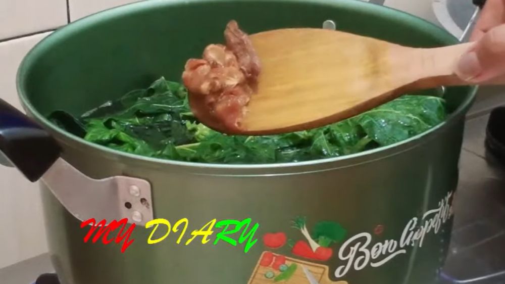 Tak perlu tanah liat, ini trik merebus daun pepaya agar tidak pahit dan warnanya tetap hijau